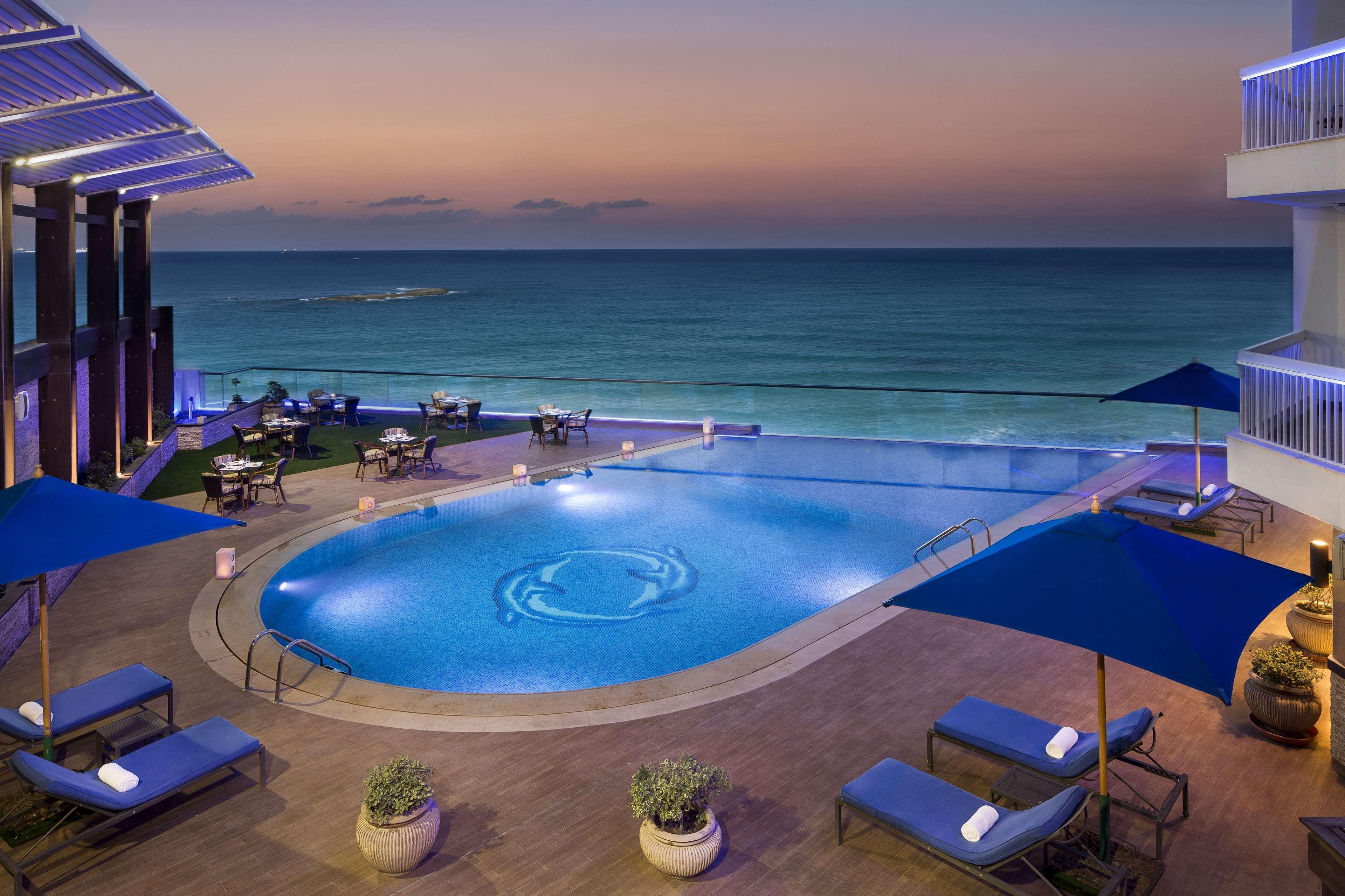Hilton Alexandria Corniche Hotel Instalações foto The pool at the hotel