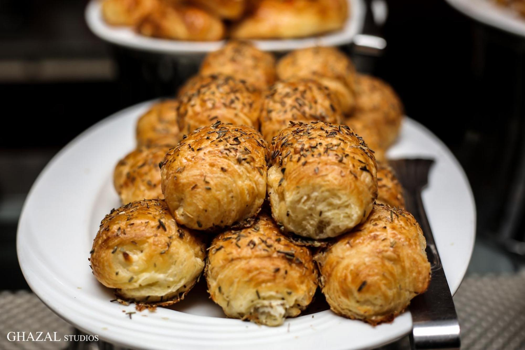 Hilton Alexandria Corniche Hotel Exterior foto A plate of cheese-filled ghapama